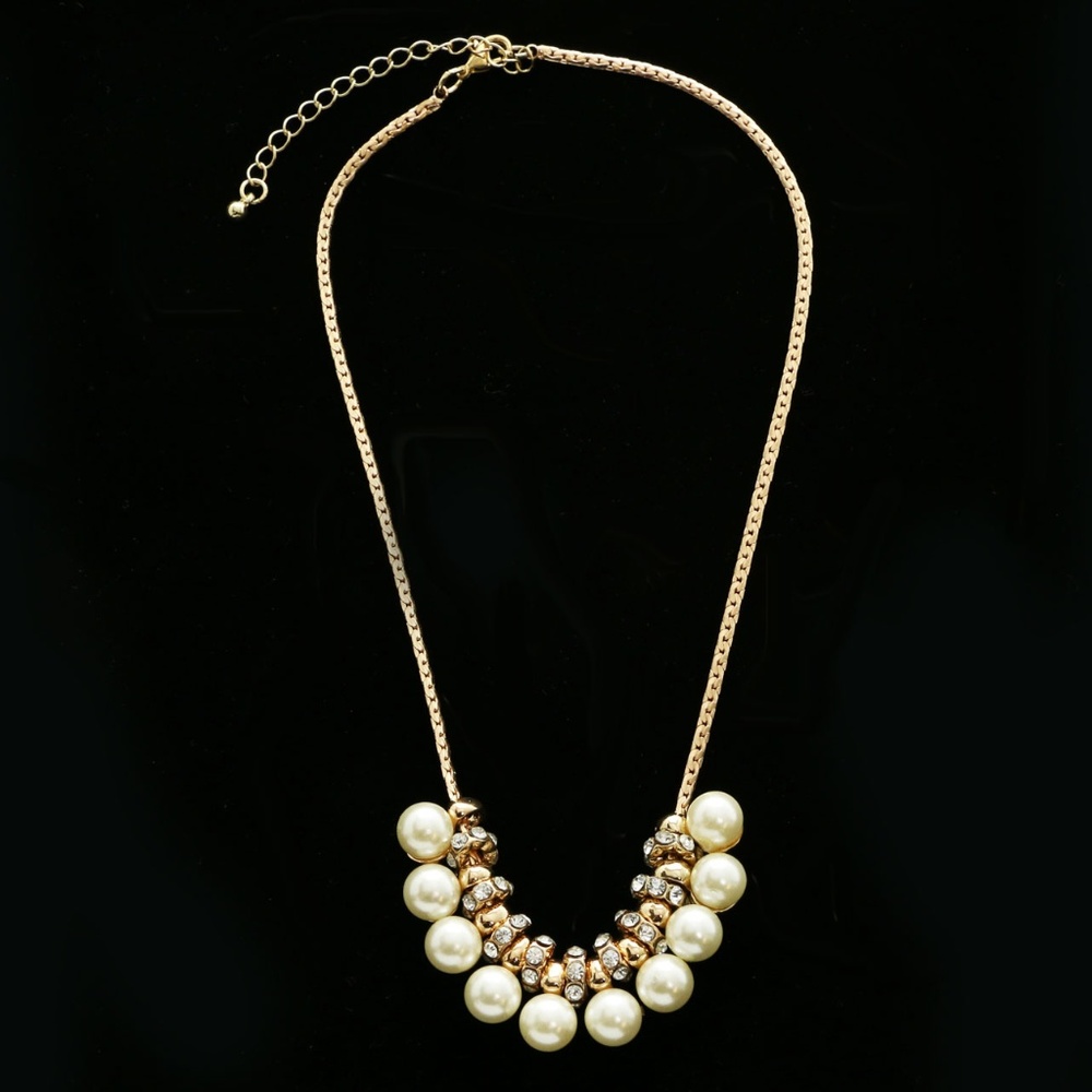 Luxury Pearl Necklace Gold/White NWOT